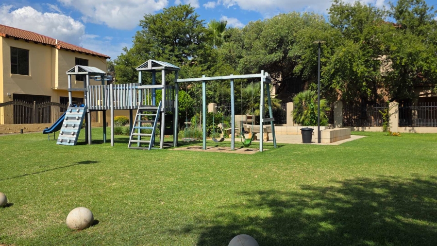 To Let 4 Bedroom Property for Rent in Melodie North West